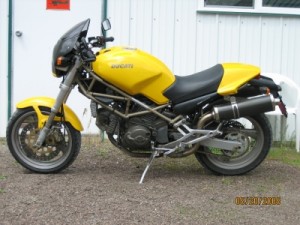 yellow ducati monster 750